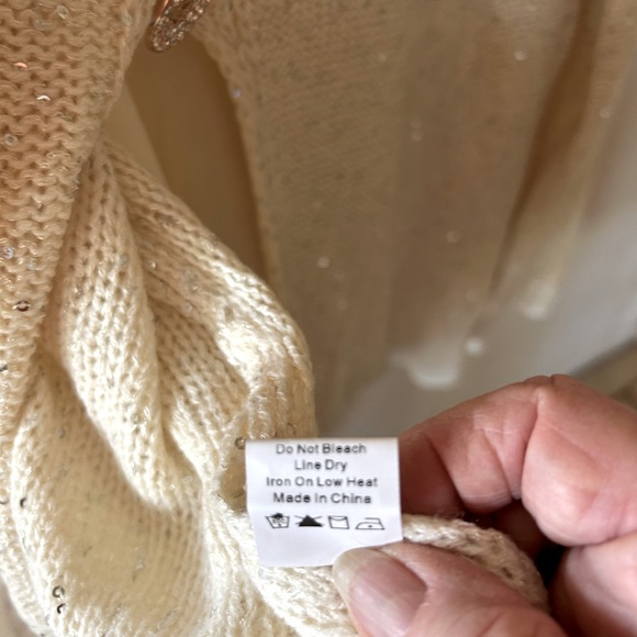 Ladies Sparkly Lined Sweater.  New with tags. - Picture 4 of 6